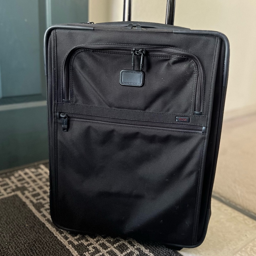 Tumi 2 Wheel Black Rolling Luggage with Retractable Handle